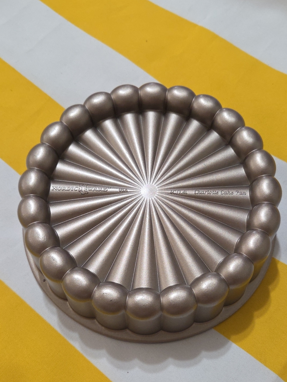 New Without Tags Nordic Ware Metallic Pearl Charlotte Cake Pan in Champagne